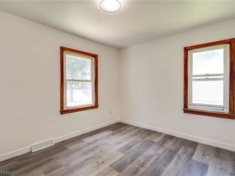 295 E Boxwood Avenue, Akron, OH 44301 Photo 14