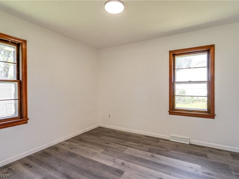 295 E Boxwood Avenue, Akron, OH 44301 Photo 15