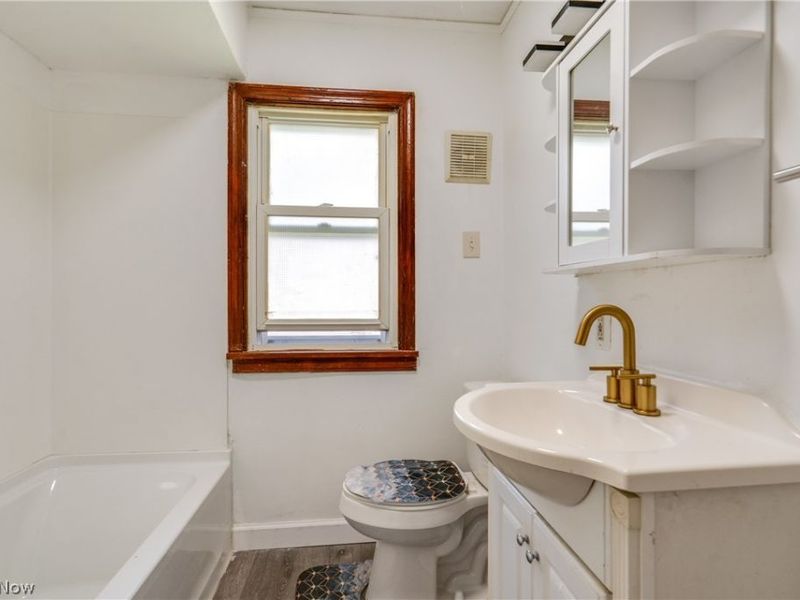 295 E Boxwood Avenue, Akron, OH 44301 Photo 16