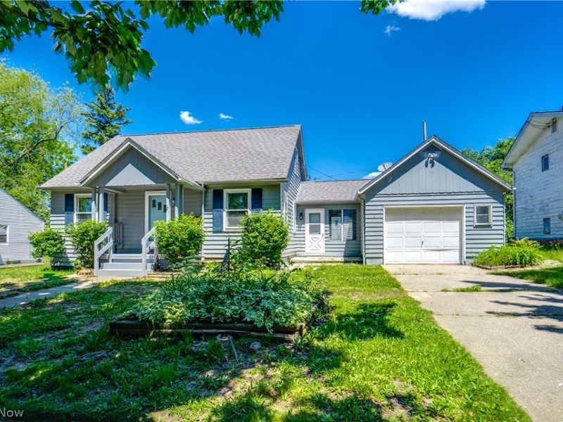295 E Boxwood Avenue, Akron, OH 44301 Photo 2