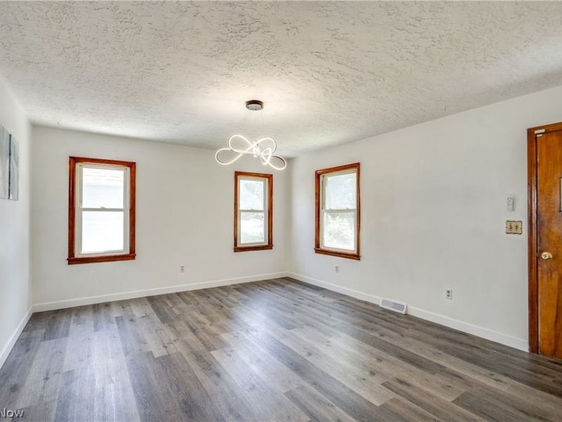 295 E Boxwood Avenue, Akron, OH 44301 Photo 4