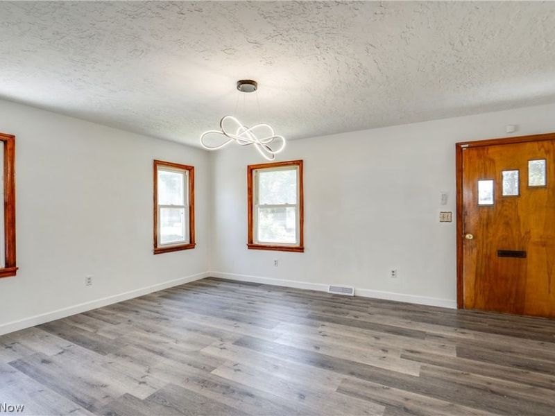 295 E Boxwood Avenue, Akron, OH 44301 Photo 7