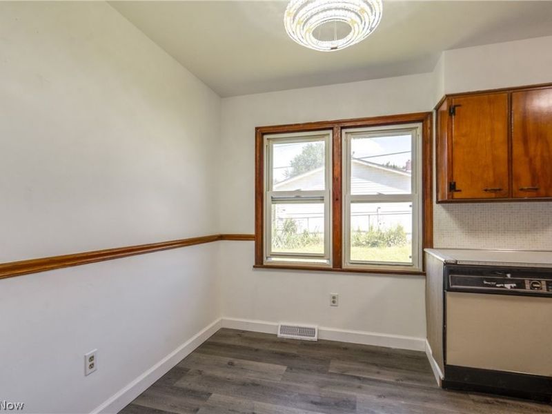 295 E Boxwood Avenue, Akron, OH 44301 Photo 8
