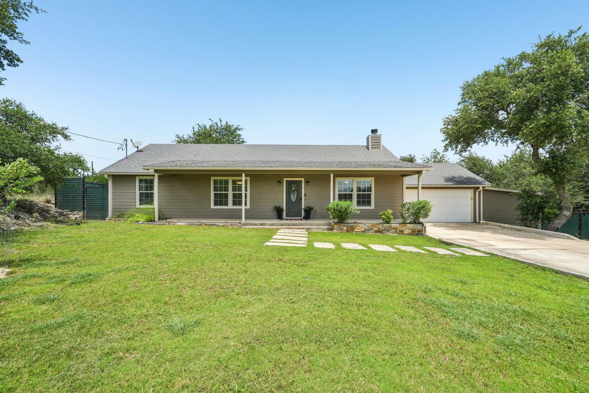 141 Arnold Dr, Canyon Lake, TX 78133 Main Photo