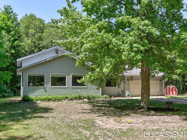 262 17 Mile Road NW, Kent City, MI 49330