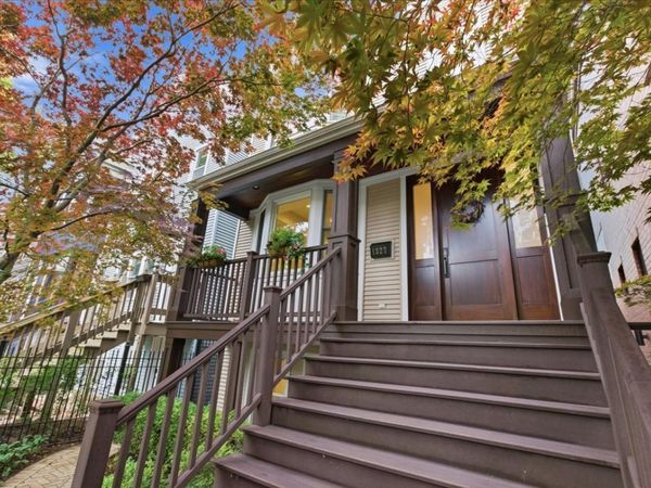 1327 W BARRY Street , Chicago, IL 60657