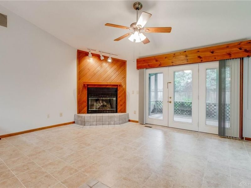 955 S High Street, Yellow Springs, OH 45387 Photo 2