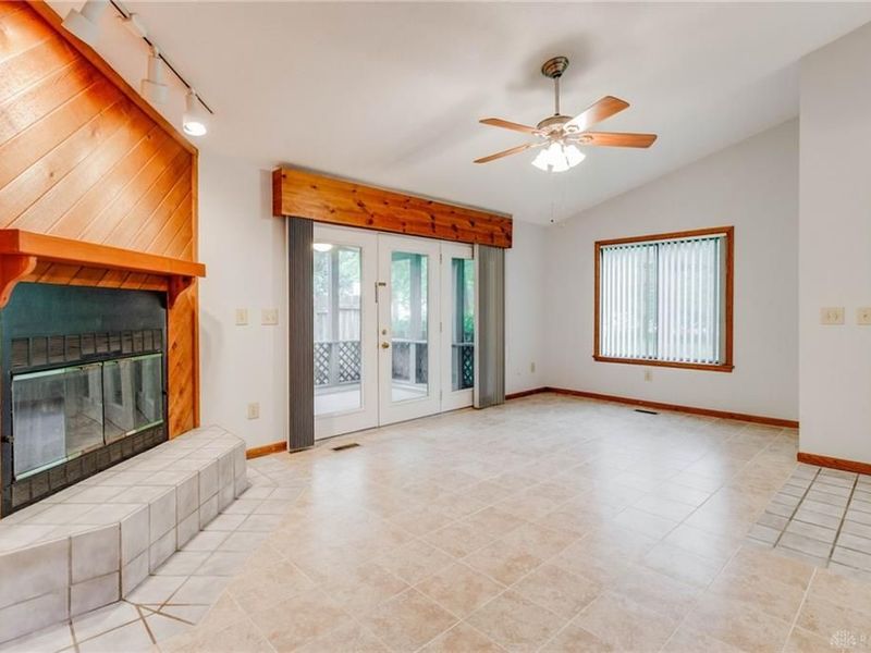 955 S High Street, Yellow Springs, OH 45387 Photo 3