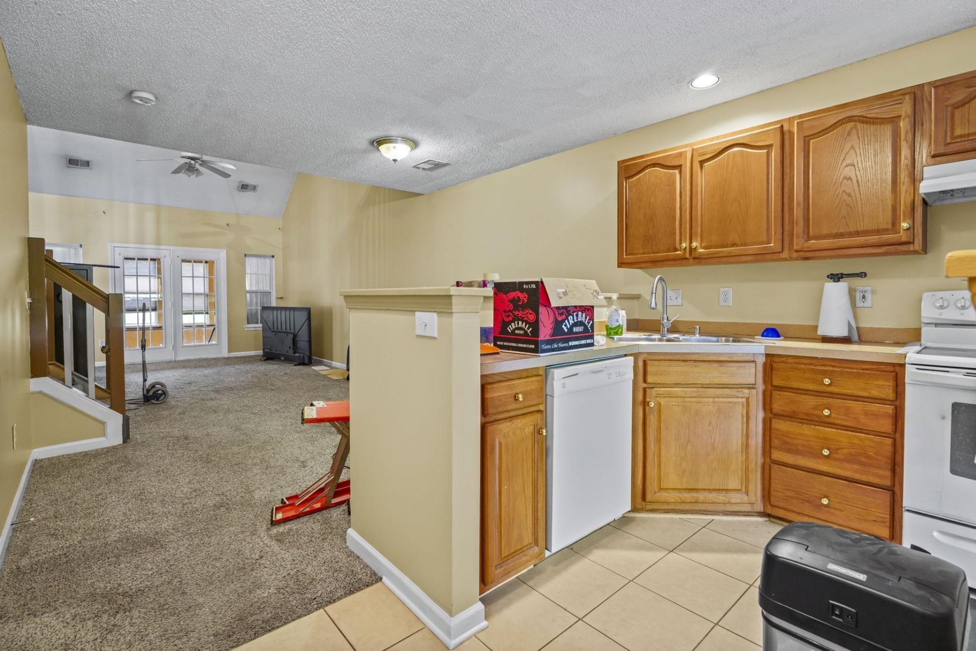 147 Wimbledon Way  Photo 7