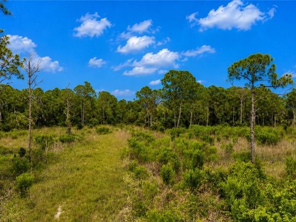 2320 82nd Avenue SW, Vero Beach, FL 32968