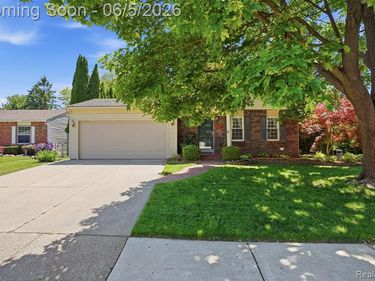 16128 Touraine Drive, Clinton Twp, MI 48038