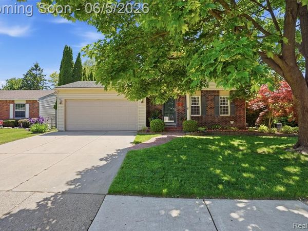 16128 Touraine Drive, Clinton Twp, MI 48038