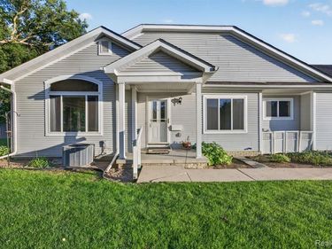 100 Aberdeen Drive , Flushing, MI 48433