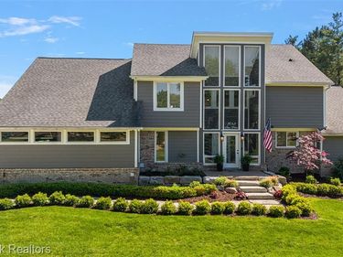 1933 Lone Pine Road , Bloomfield Twp, MI 48302