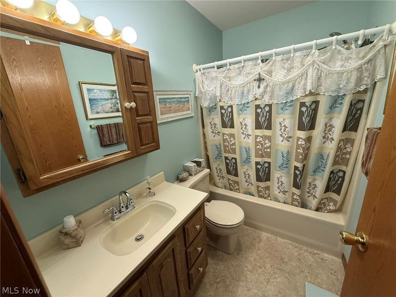 441 Esther Court NW, New Philadelphia, OH 44663 Photo 6
