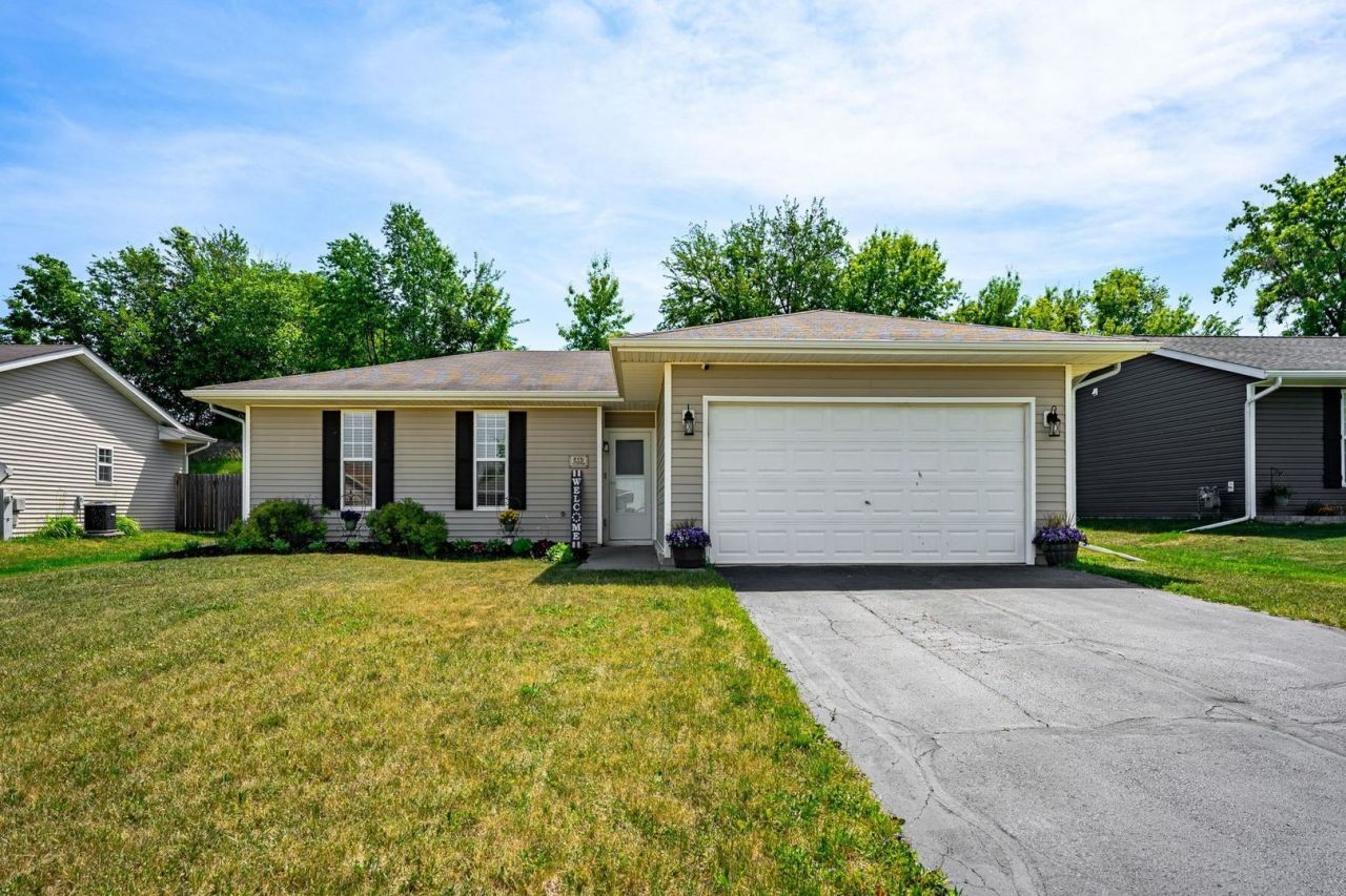 8331 Crooked Bend, Machesney Park, IL 61115 Main Photo