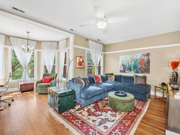 716 W Barry Avenue, Unit 3, Chicago, IL 60657