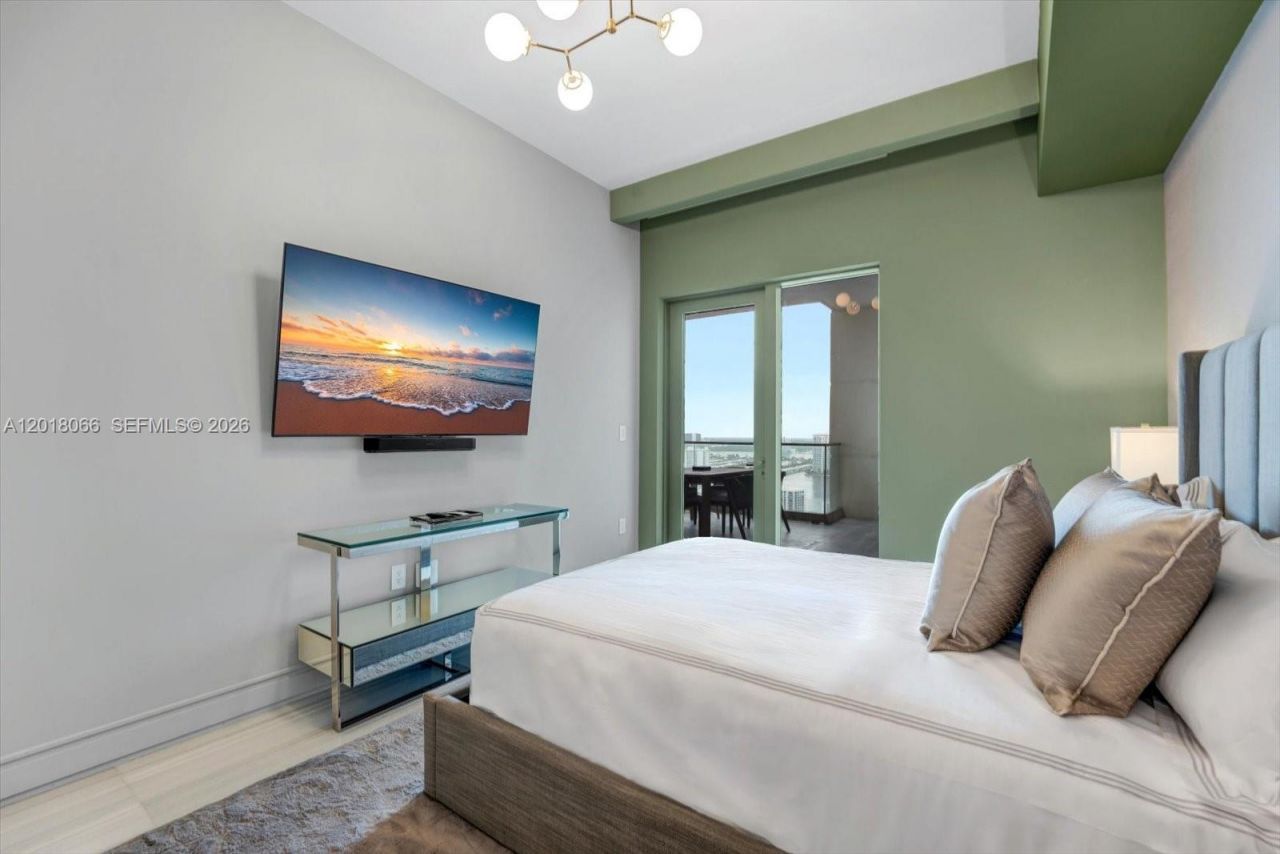 17901 Collins Ave , Unit 2704, Sunny Isles Beach, FL 33160 Photo