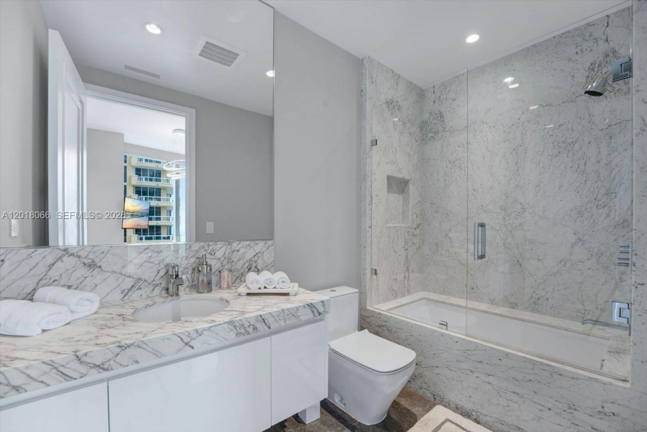 17901 Collins Ave , Unit 2704, Sunny Isles Beach, FL 33160 Photo