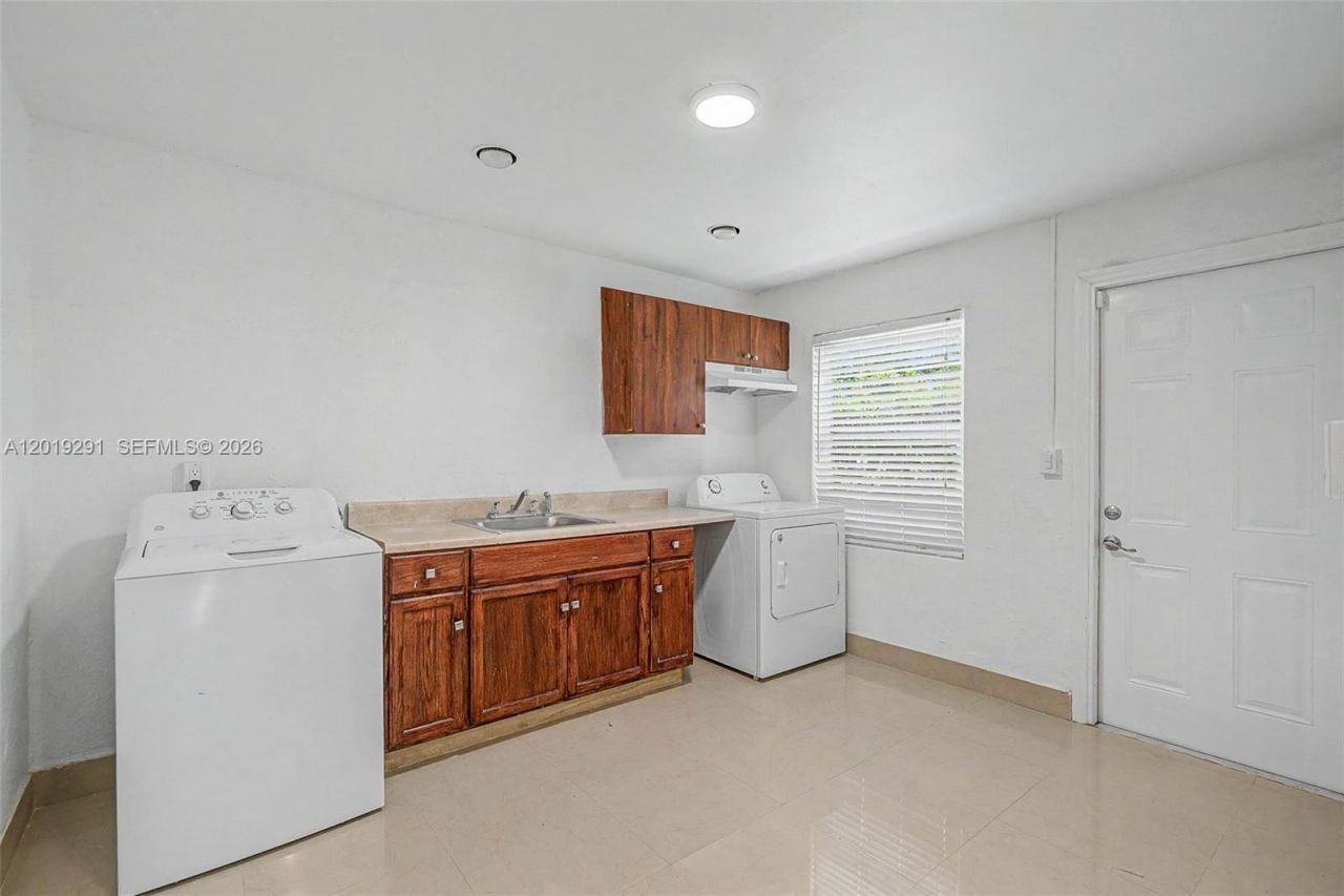 5917 SW 62nd Ter, South Miami, FL 33143 Photo