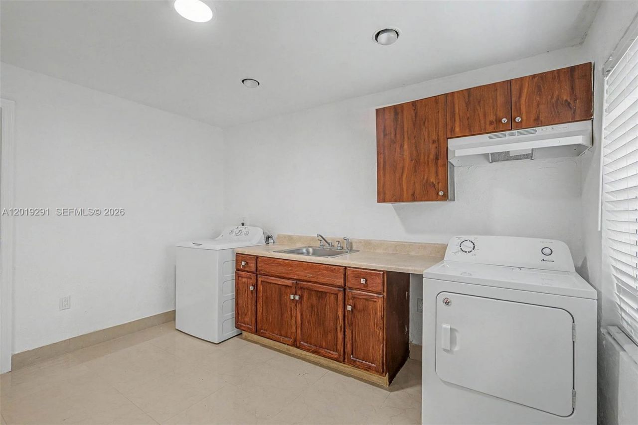 5917 SW 62nd Ter, South Miami, FL 33143 Photo