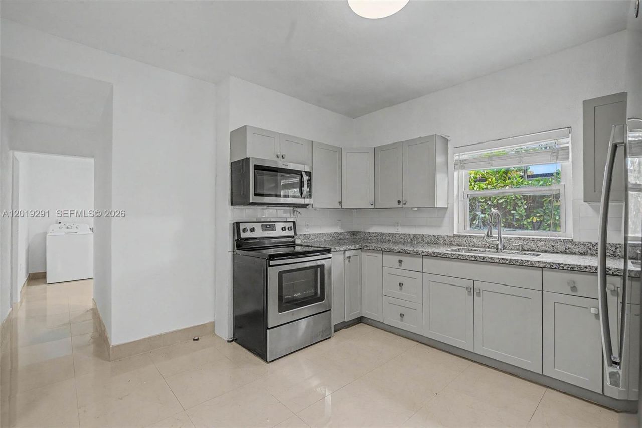 5917 SW 62nd Ter, South Miami, FL 33143 Photo