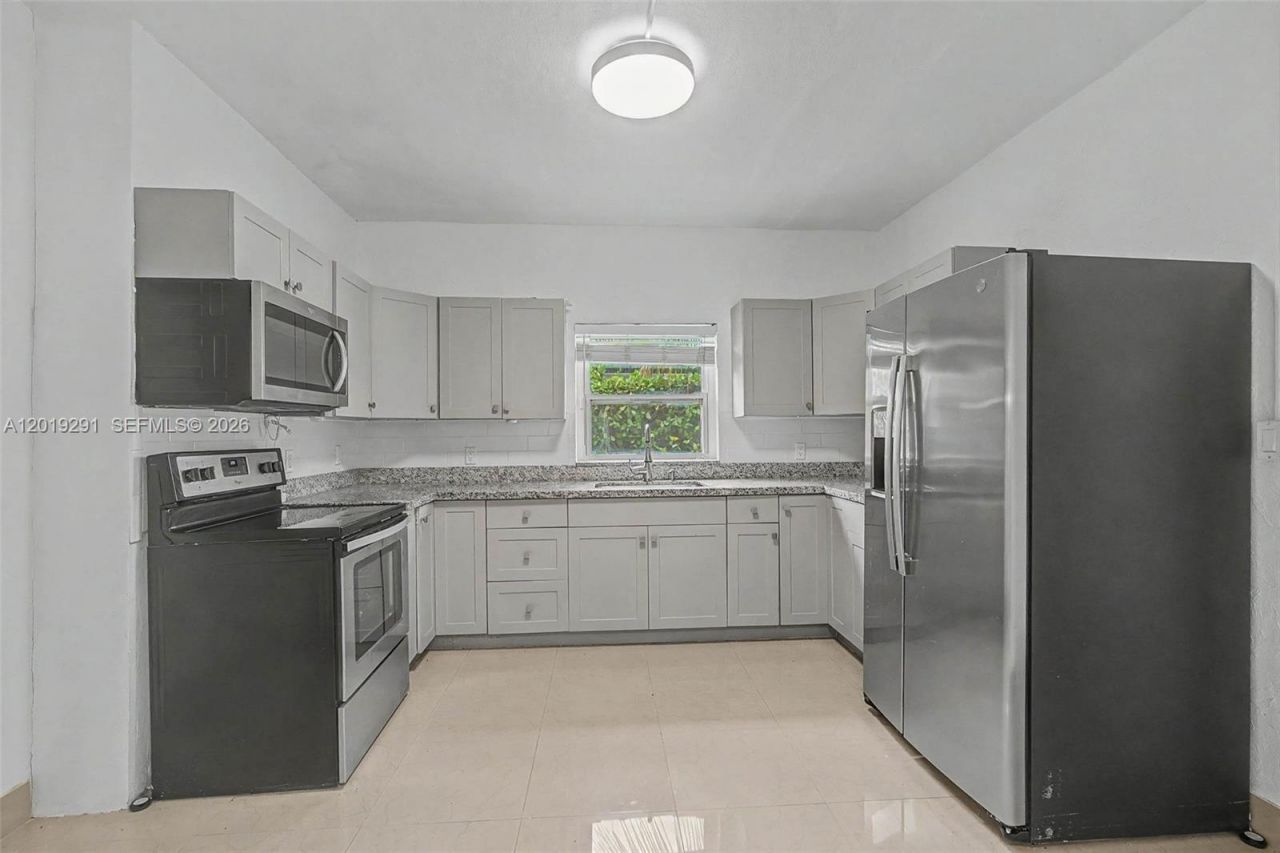 5917 SW 62nd Ter, South Miami, FL 33143 Photo