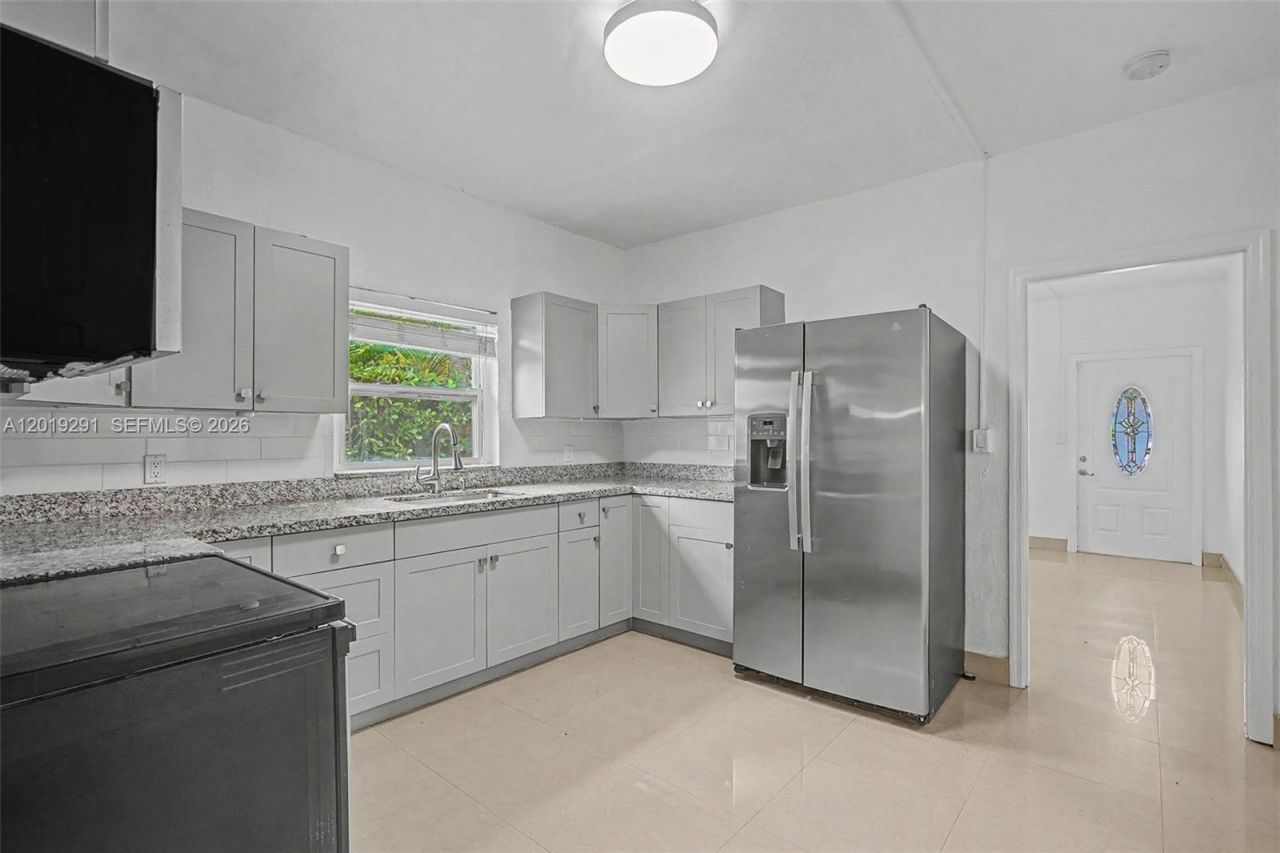 5917 SW 62nd Ter, South Miami, FL 33143 Photo