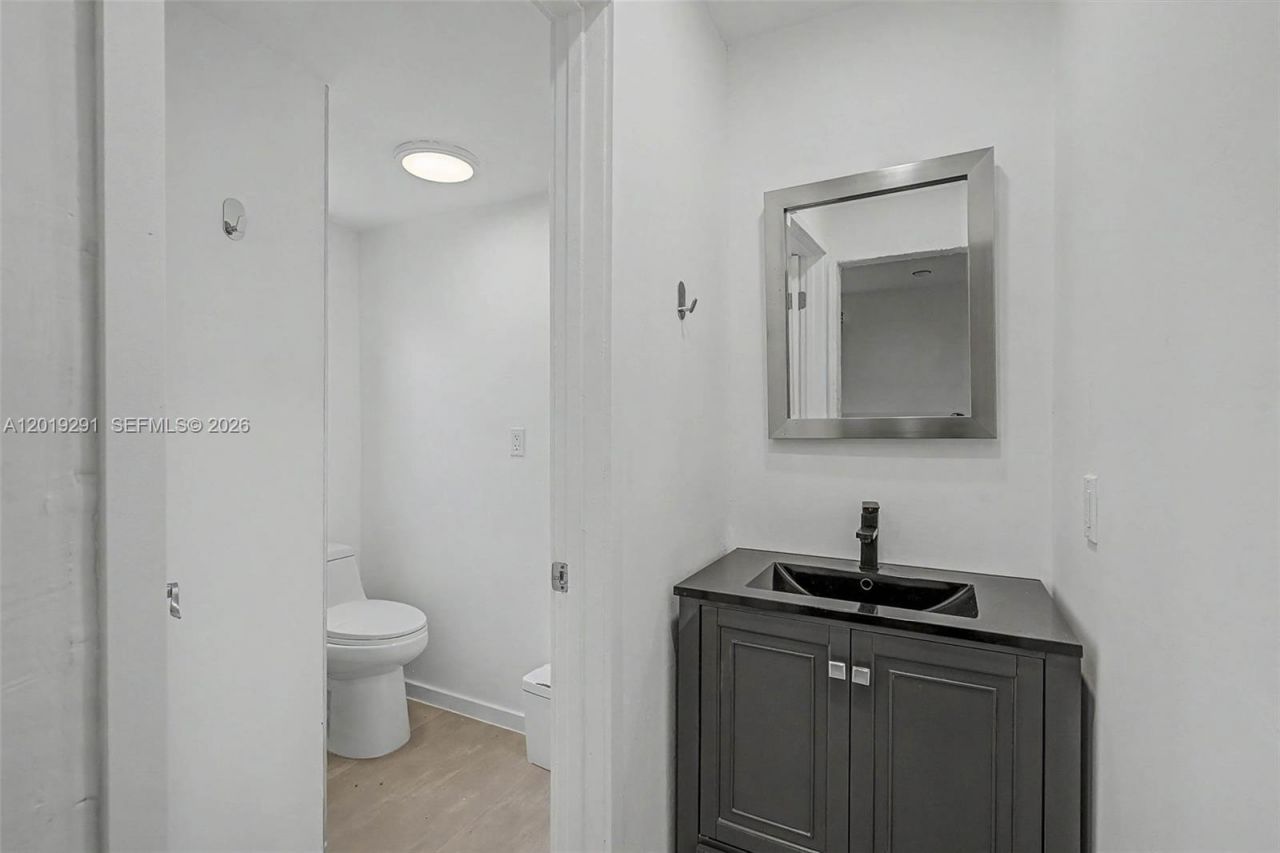 5917 SW 62nd Ter, South Miami, FL 33143 Photo