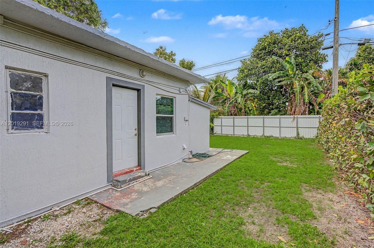 5917 SW 62nd Ter, South Miami, FL 33143 Photo