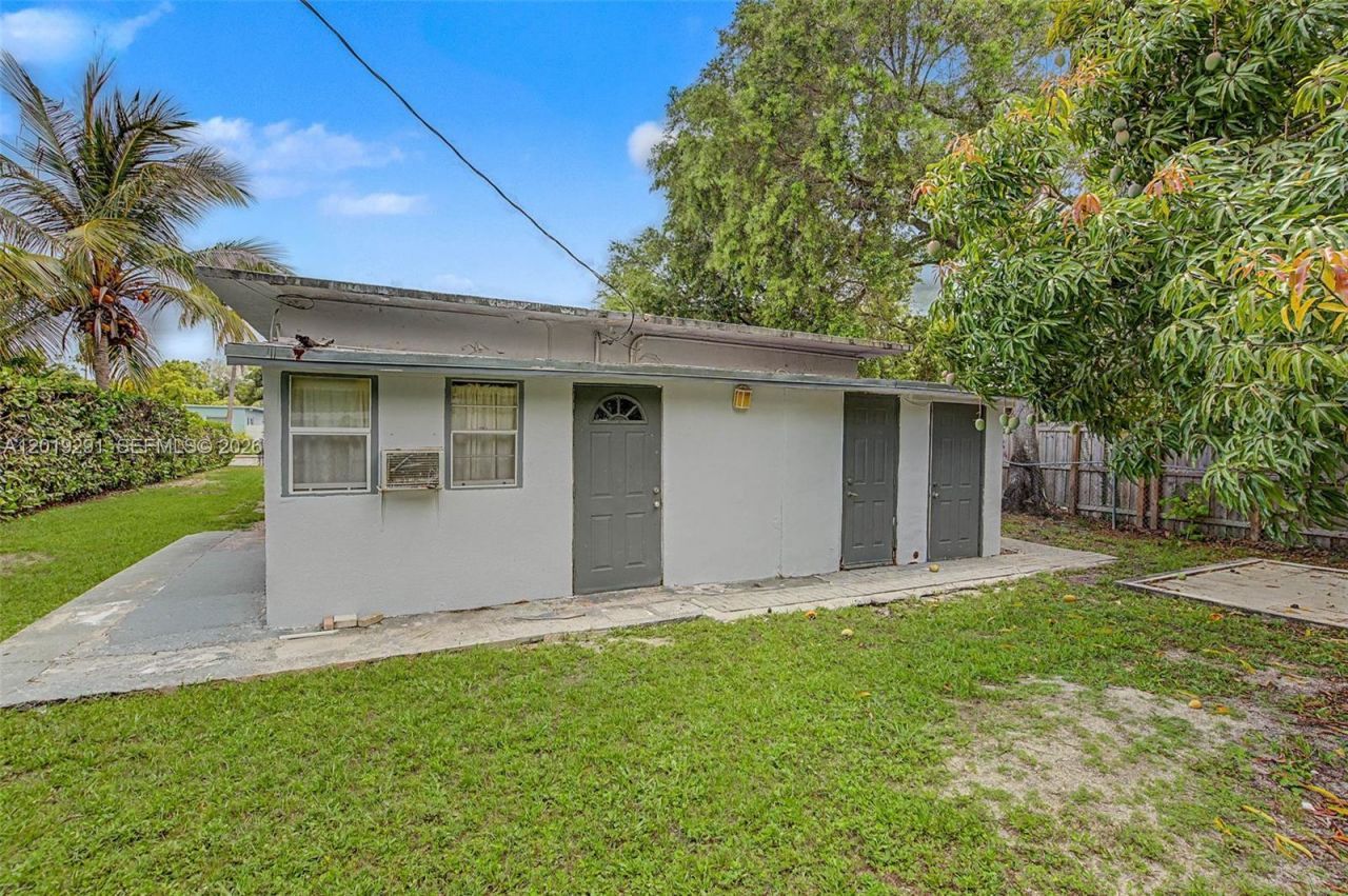 5917 SW 62nd Ter, South Miami, FL 33143 Photo