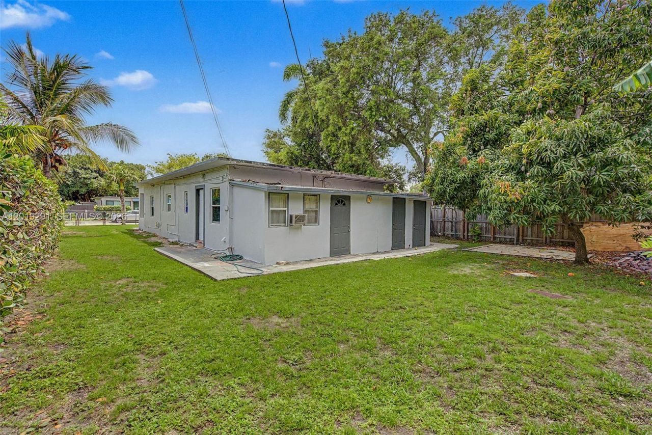 5917 SW 62nd Ter, South Miami, FL 33143 Photo