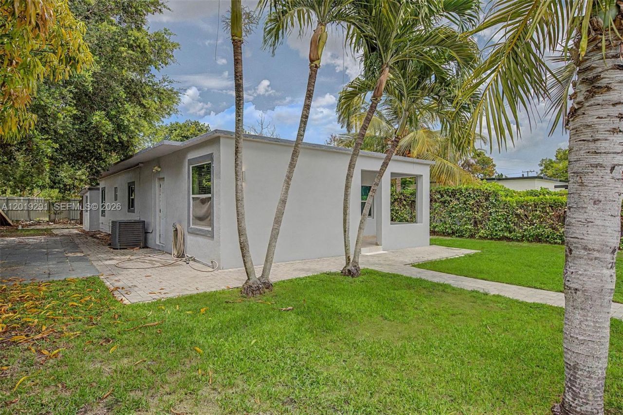 5917 SW 62nd Ter, South Miami, FL 33143 Photo