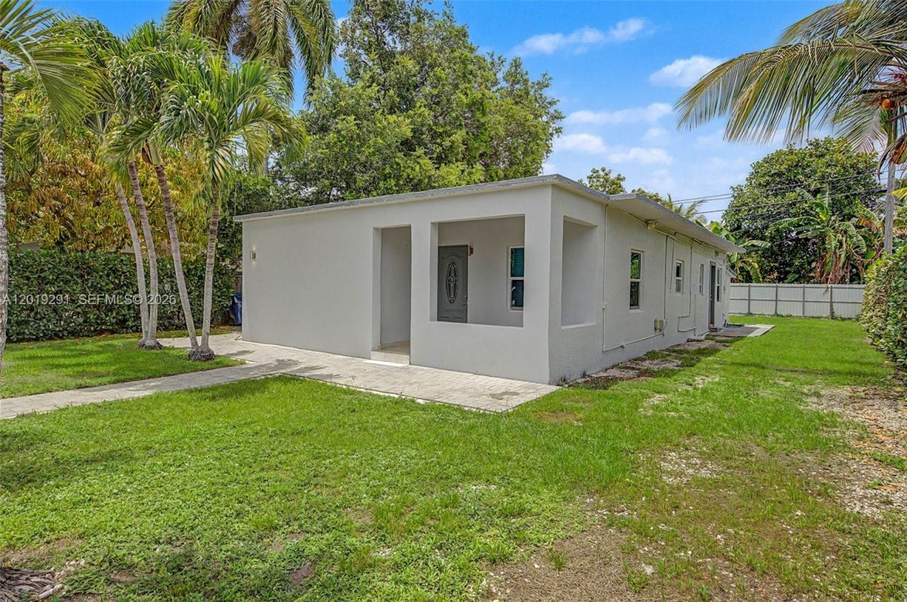5917 SW 62nd Ter , South Miami, FL 33143 Photo