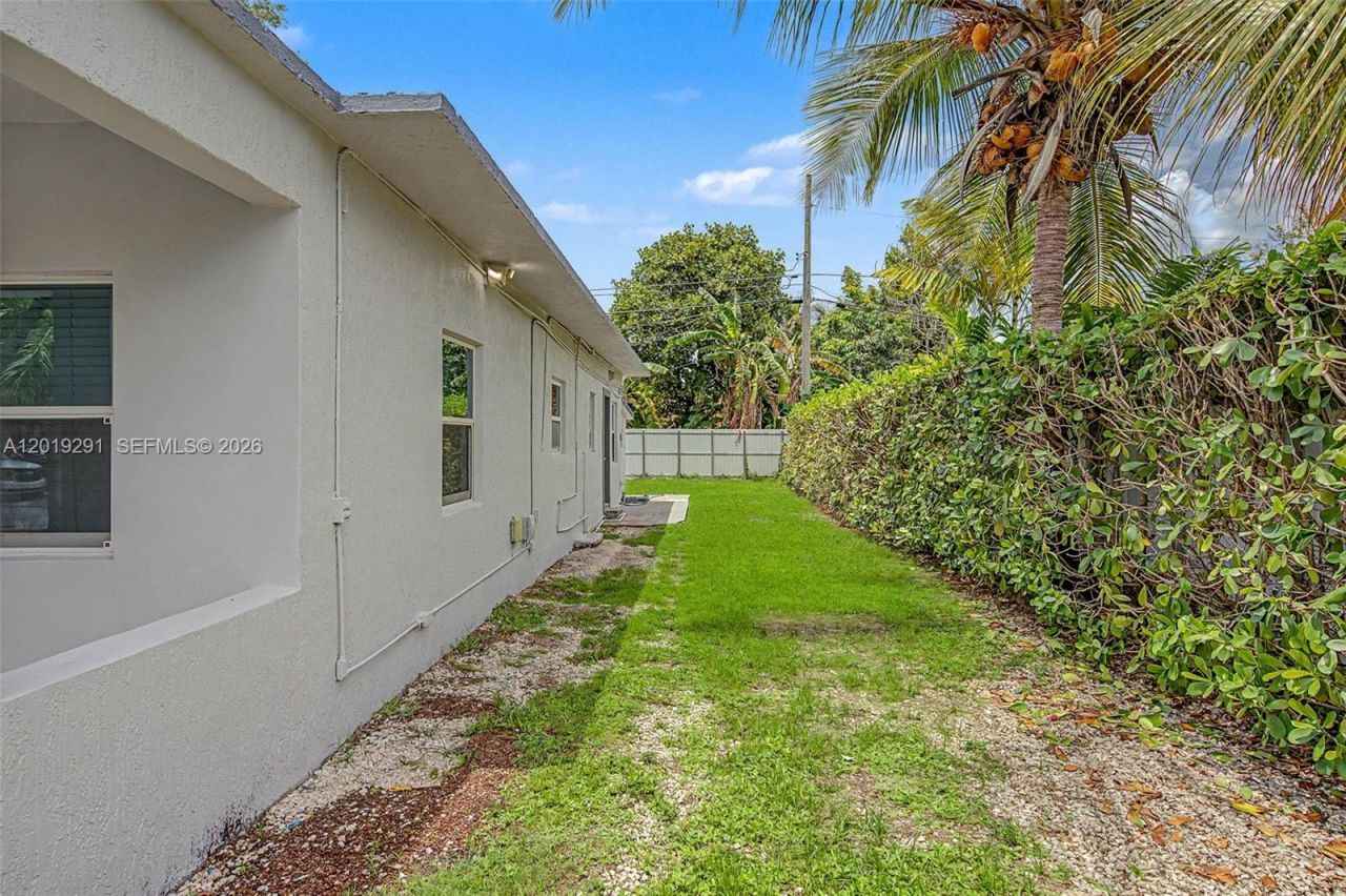 5917 SW 62nd Ter, South Miami, FL 33143 Photo