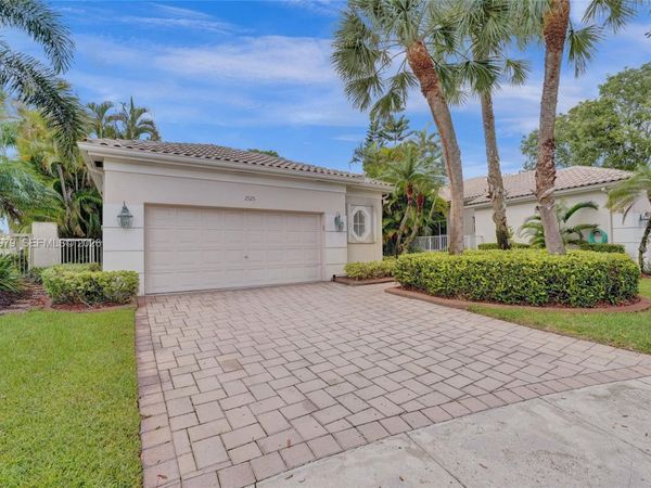 2525 Bay Pointe Ct , Weston, FL 33327