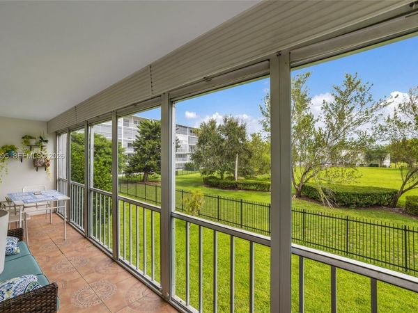 950 Hillcrest Dr , Unit 212, Hollywood, FL 33021