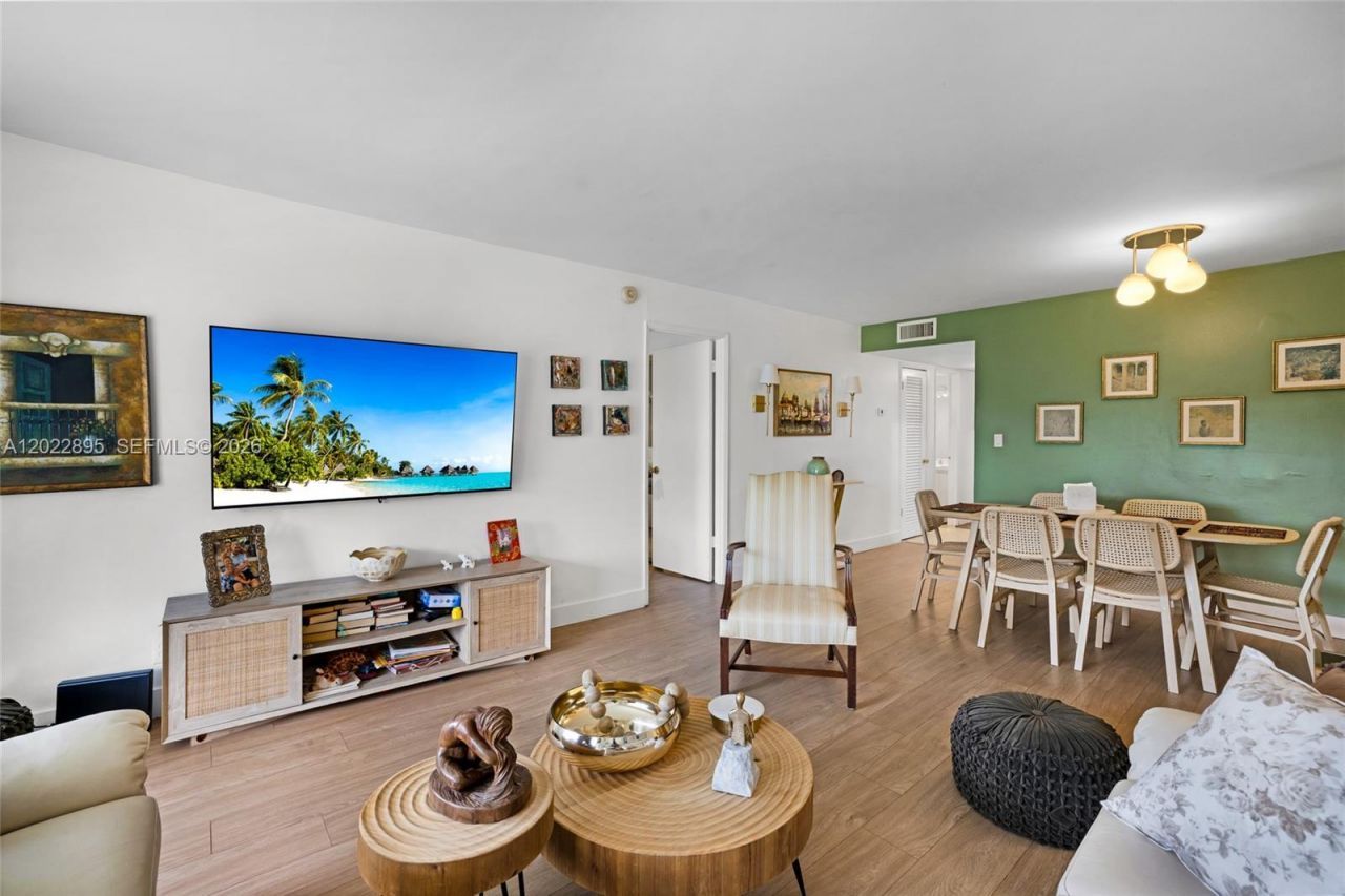 950 Hillcrest Dr , Unit 212, Hollywood, FL 33021 Photo