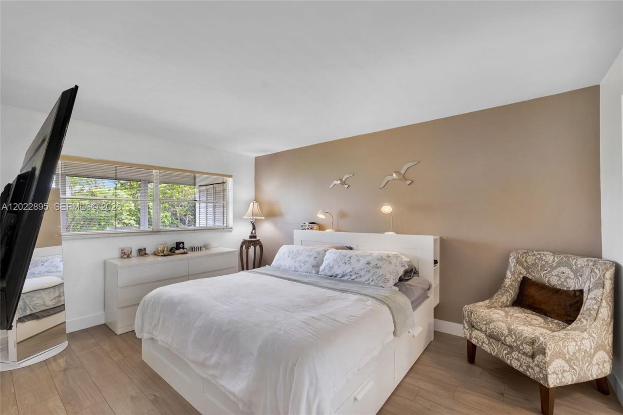 950 Hillcrest Dr , Unit 212, Hollywood, FL 33021 Photo