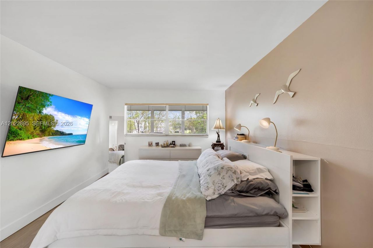 950 Hillcrest Dr , Unit 212, Hollywood, FL 33021 Photo