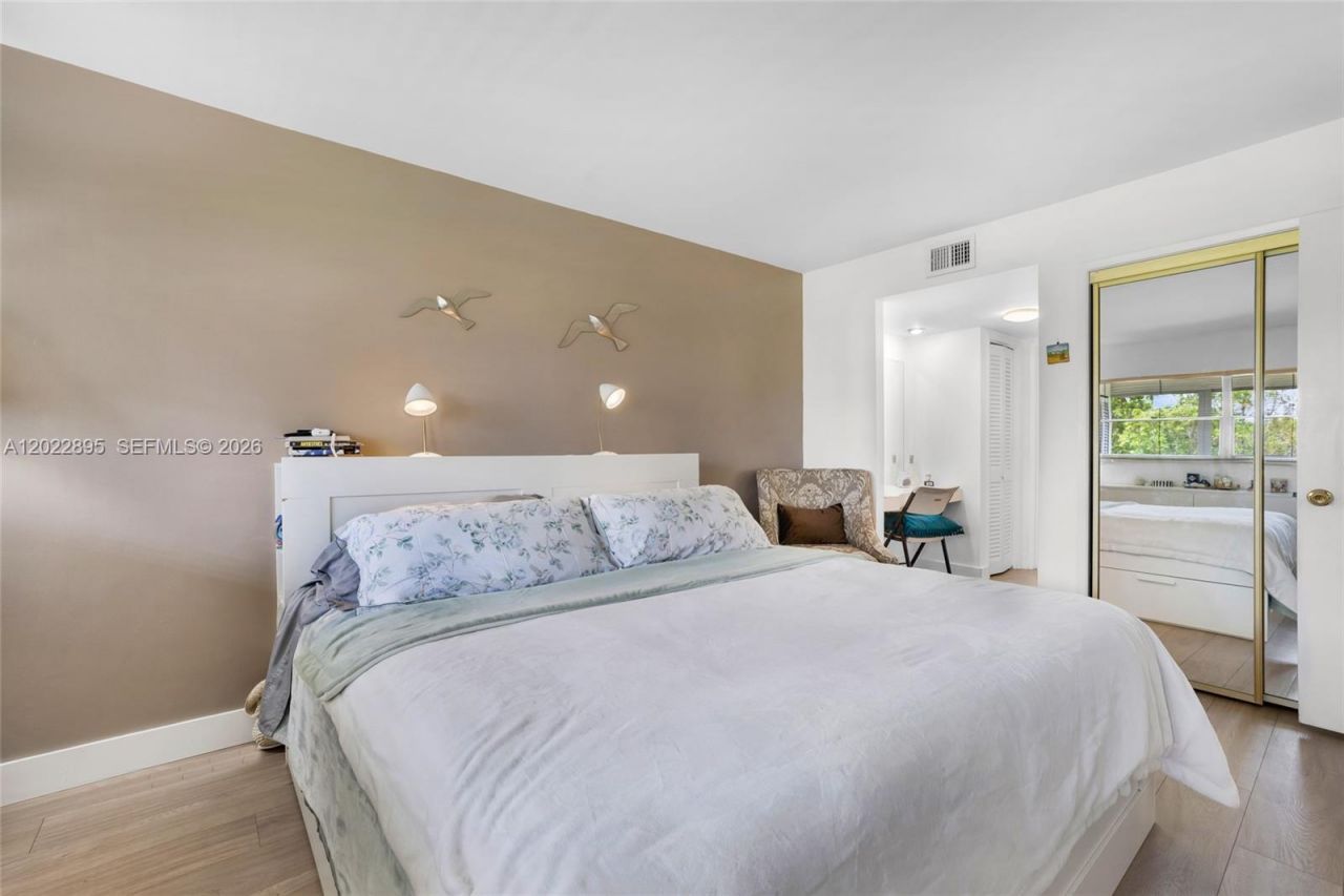 950 Hillcrest Dr , Unit 212, Hollywood, FL 33021 Photo