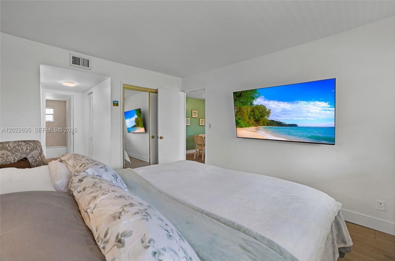 950 Hillcrest Dr , Unit 212, Hollywood, FL 33021 Photo