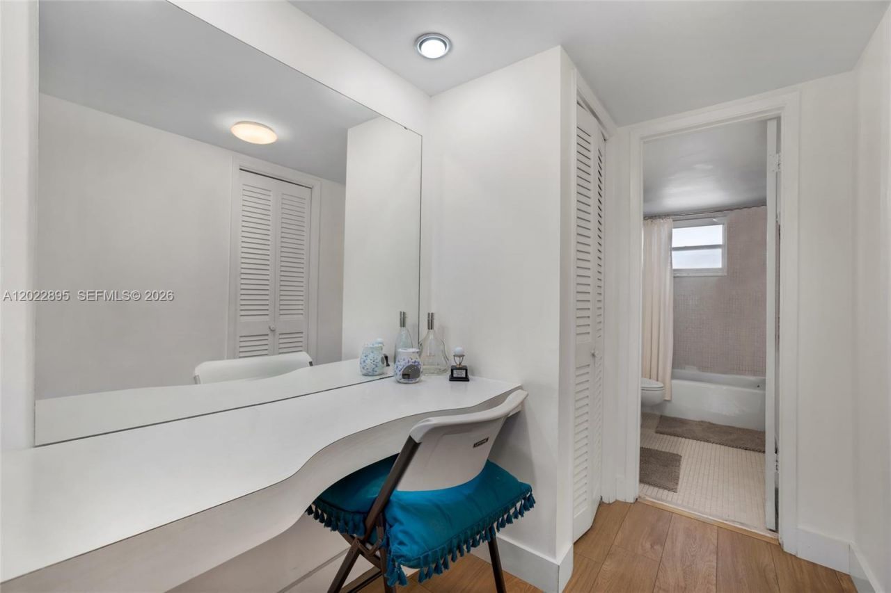 950 Hillcrest Dr , Unit 212, Hollywood, FL 33021 Photo