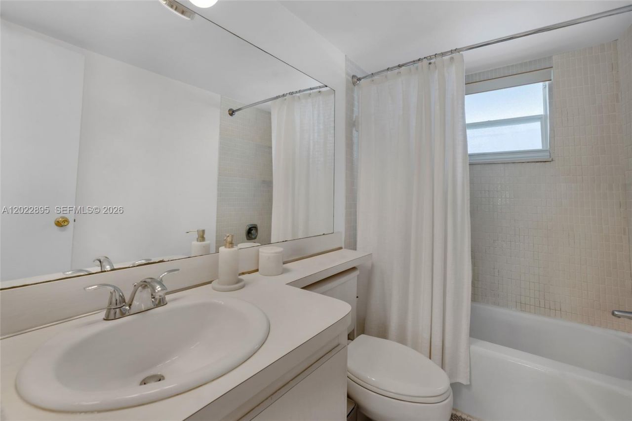 950 Hillcrest Dr , Unit 212, Hollywood, FL 33021 Photo