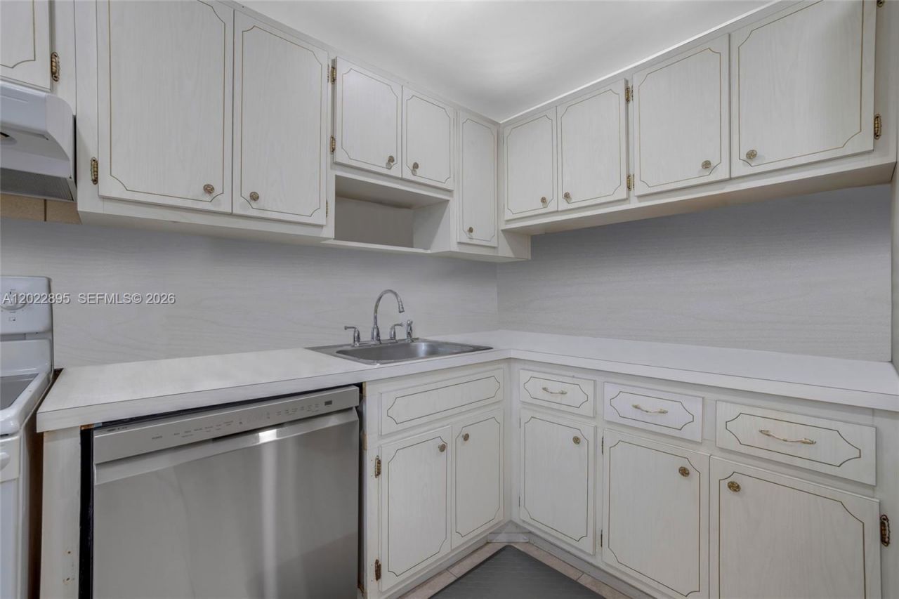 950 Hillcrest Dr , Unit 212, Hollywood, FL 33021 Photo