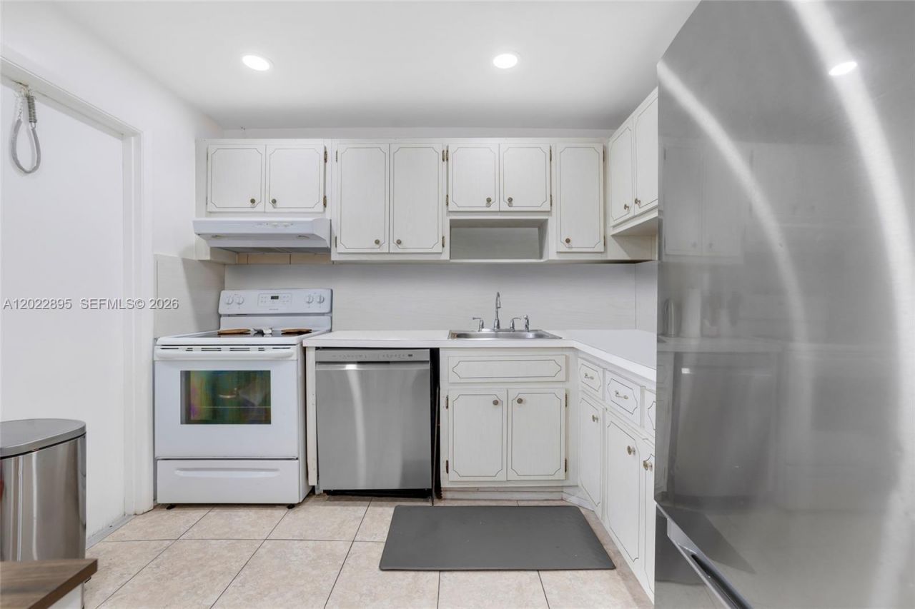 950 Hillcrest Dr , Unit 212, Hollywood, FL 33021 Photo