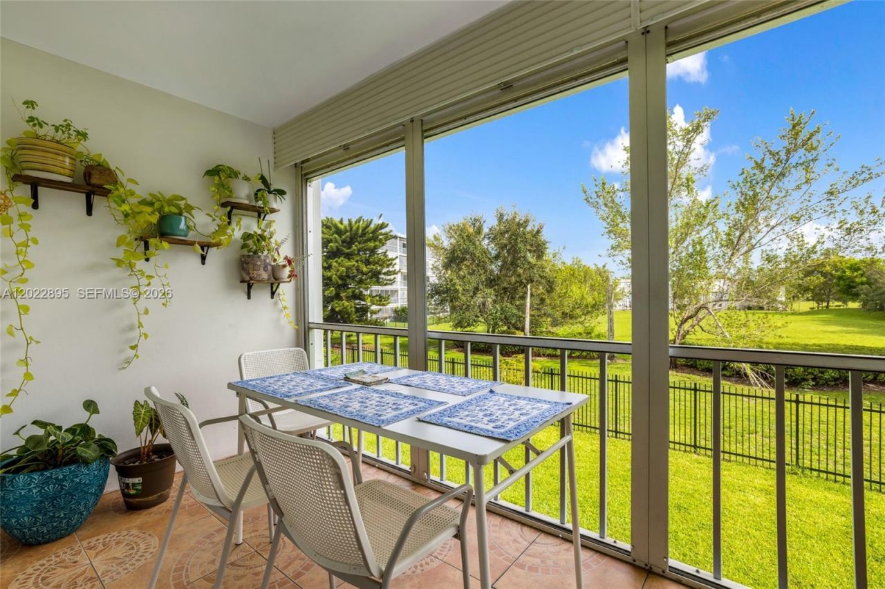 950 Hillcrest Dr , Unit 212, Hollywood, FL 33021 Photo