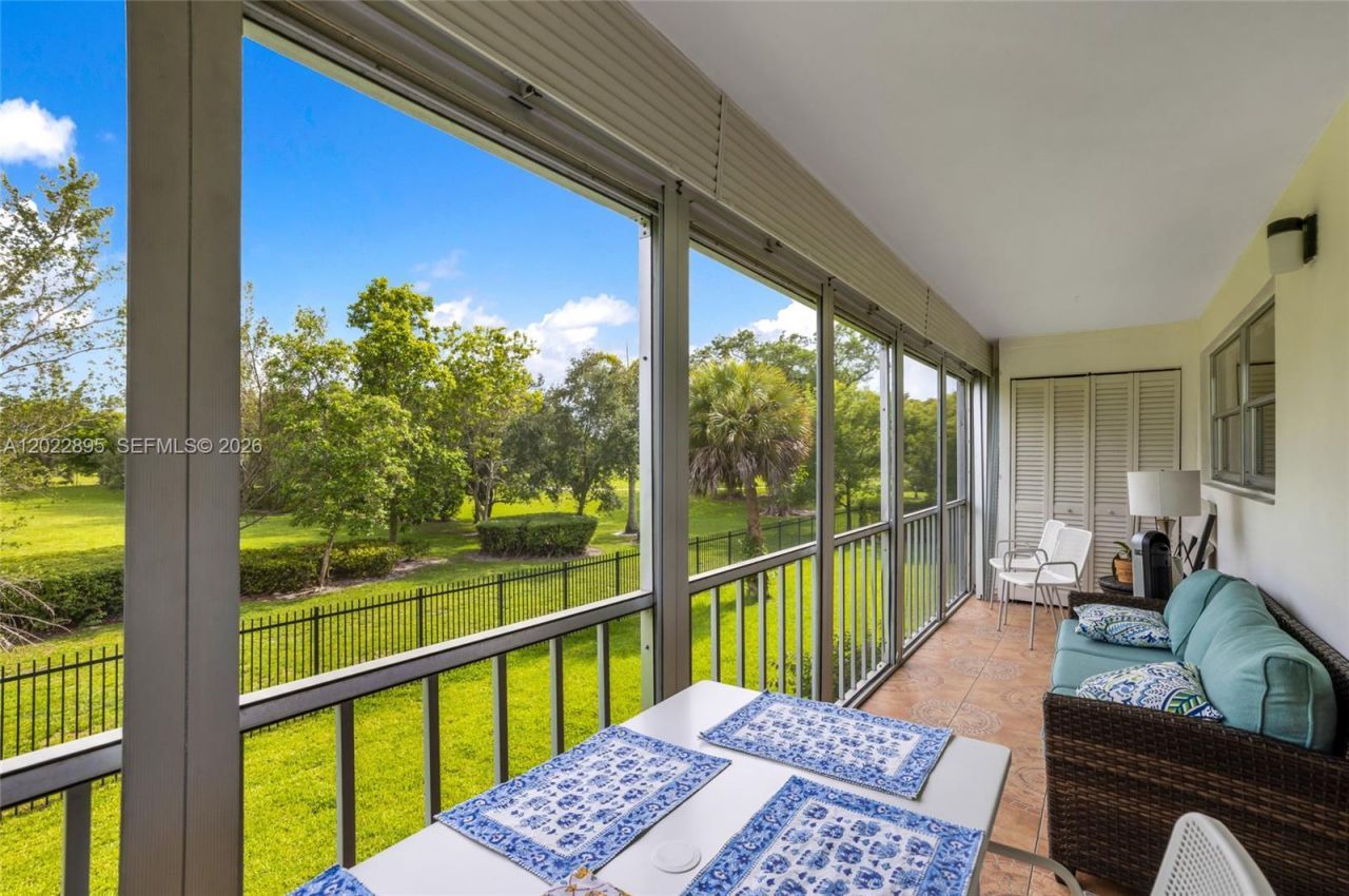 950 Hillcrest Dr , Unit 212, Hollywood, FL 33021 Photo