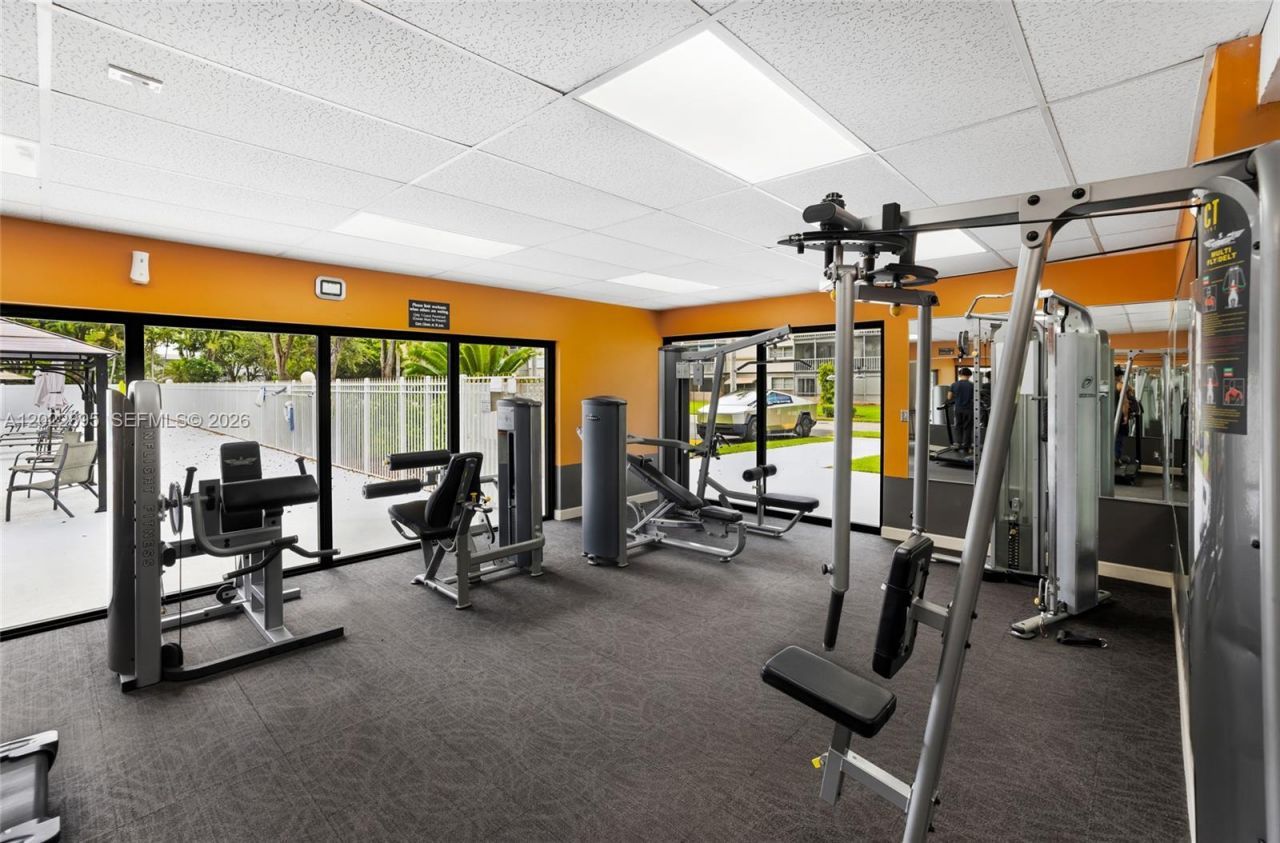 950 Hillcrest Dr , Unit 212, Hollywood, FL 33021 Photo