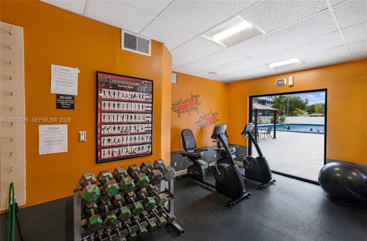 950 Hillcrest Dr , Unit 212, Hollywood, FL 33021 Photo